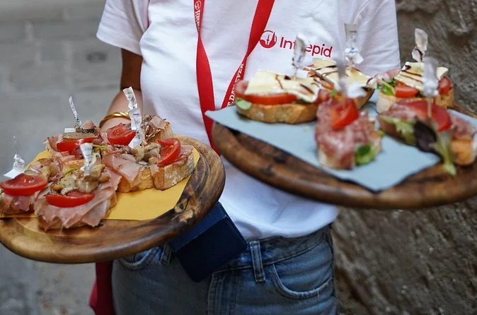 Cicchetti, Wine and Spritz Tour with Traghetto Ride